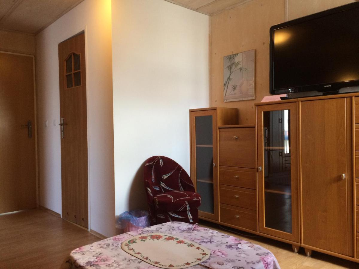 Pokoje Goscinne Миелно Екстериор снимка